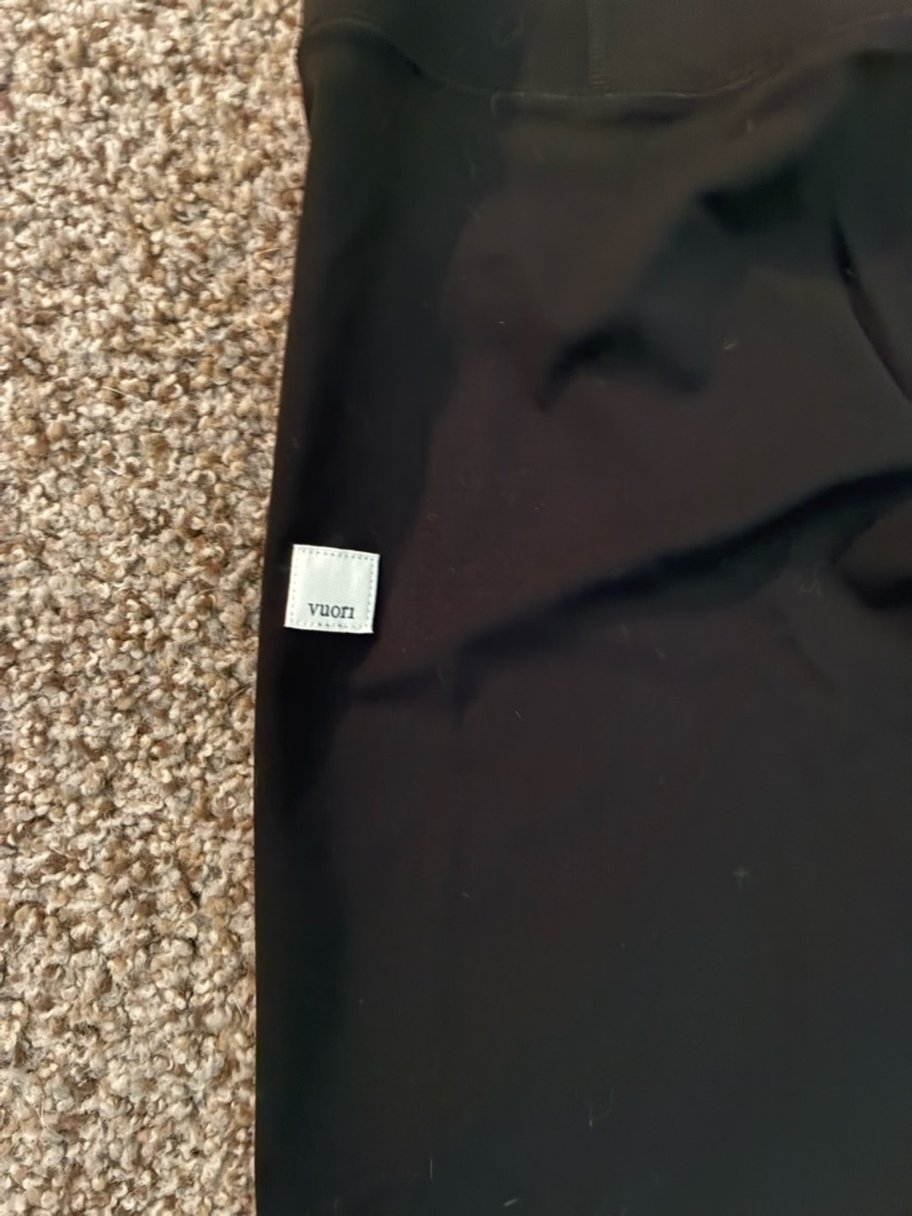 Vuori AllTheFeels™ Slim Flare Leggings in Black- Short - Picture 5 of 6